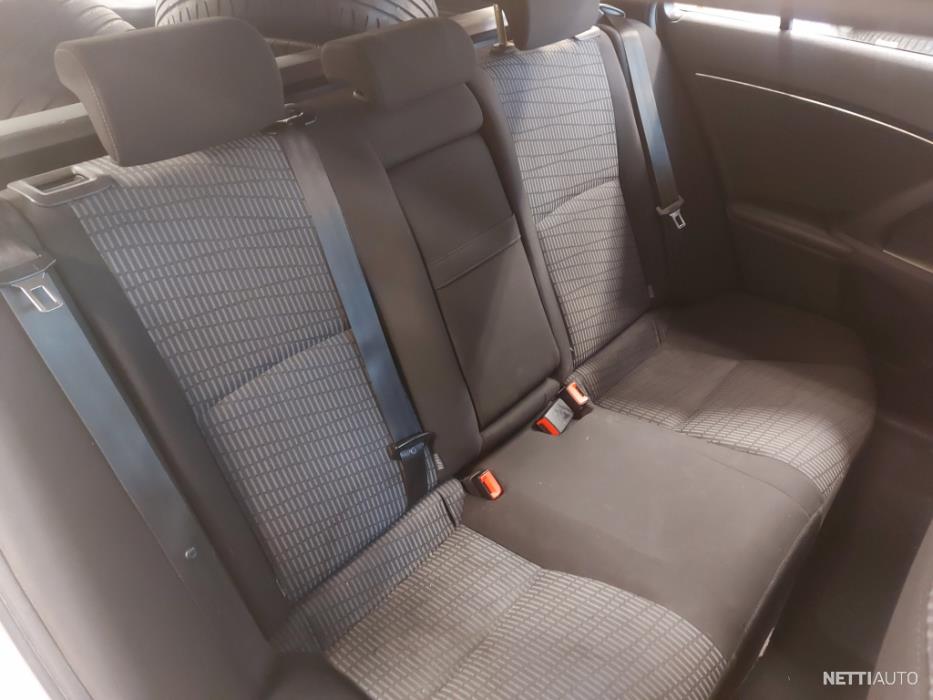 Toyota Avensis 2011