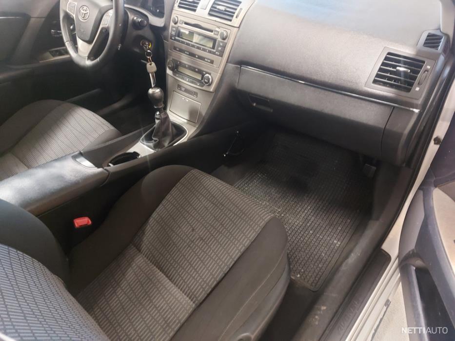 Toyota Avensis 2011