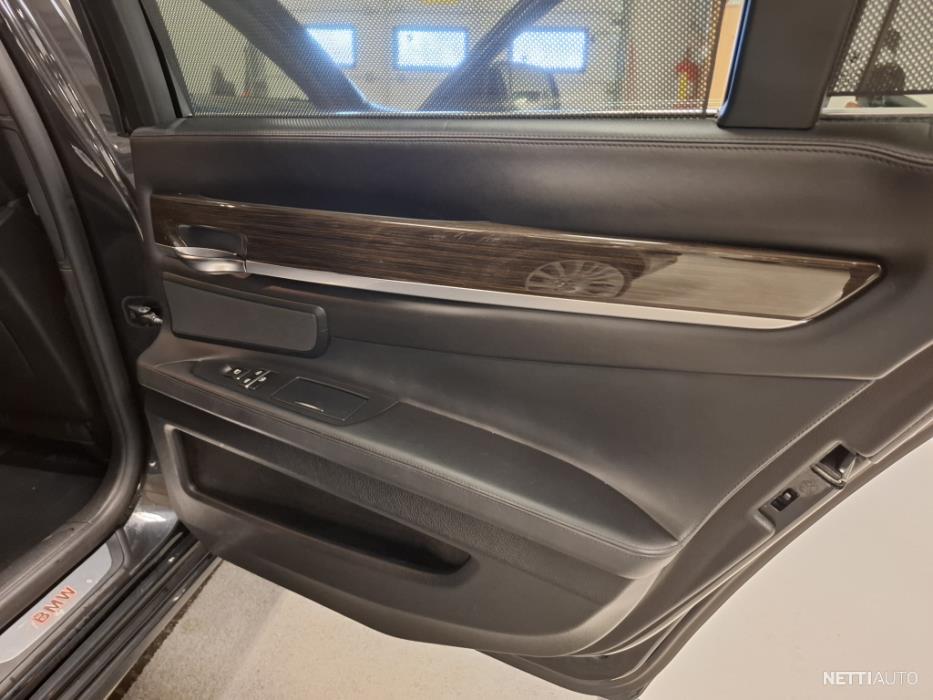 BMW 740 2012
