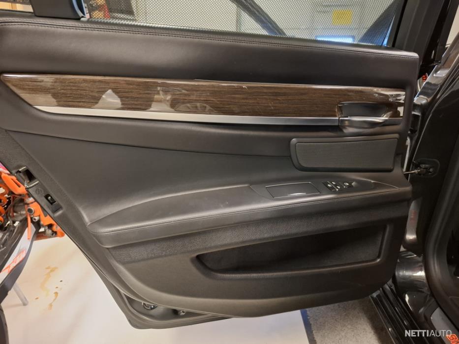 BMW 740 2012