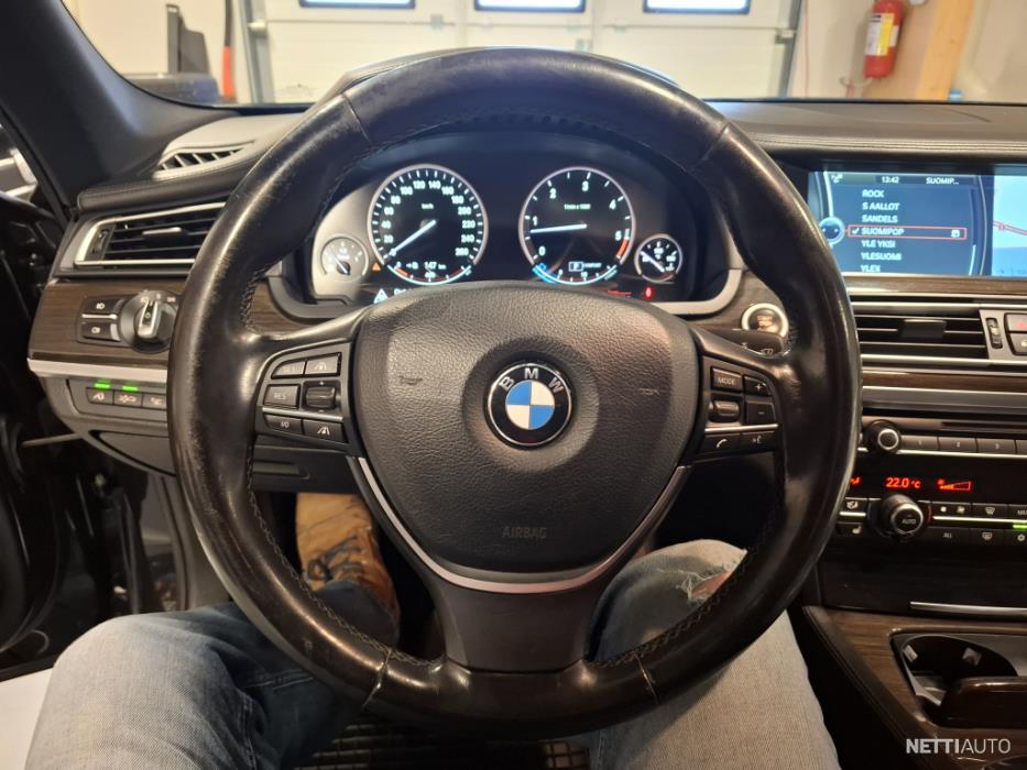 BMW 740 2012