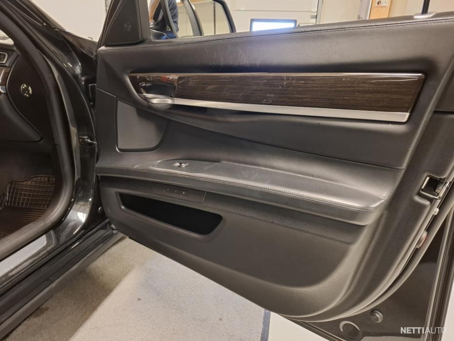 BMW 740 2012