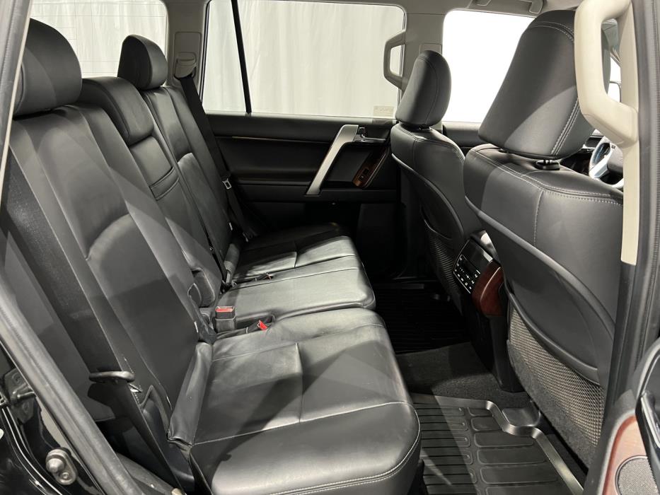 TOYOTA LAND CRUISER 2016