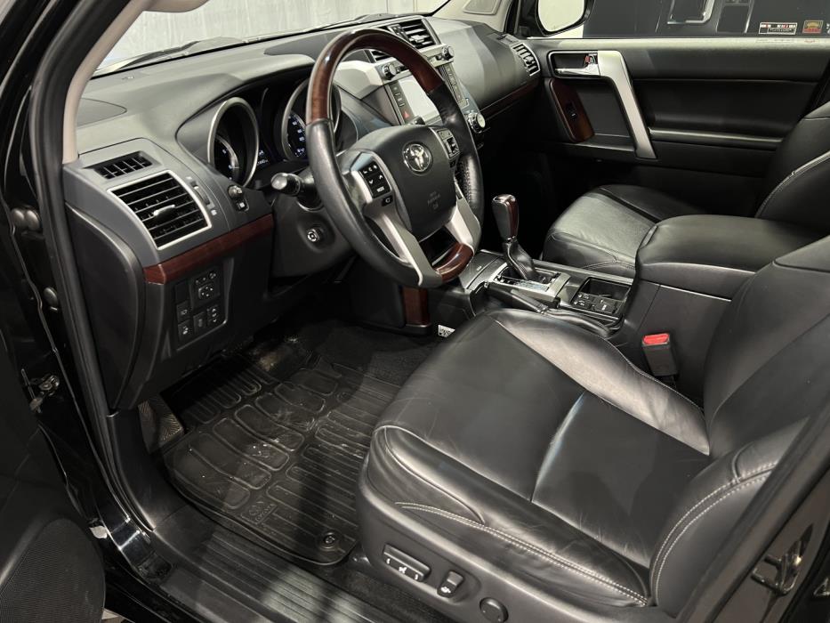 TOYOTA LAND CRUISER 2016