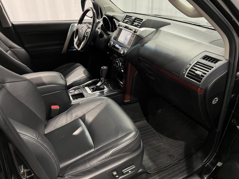 TOYOTA LAND CRUISER 2016