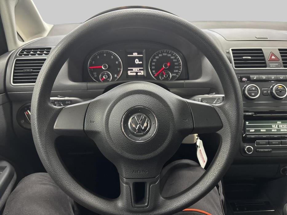 VOLKSWAGEN Touran 2013