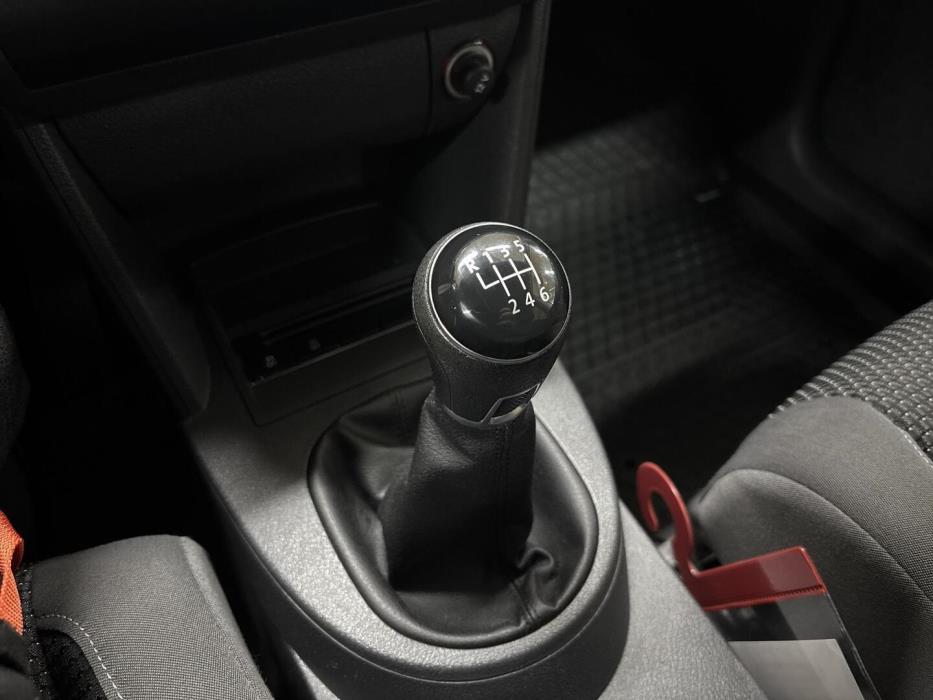 VOLKSWAGEN Touran 2013