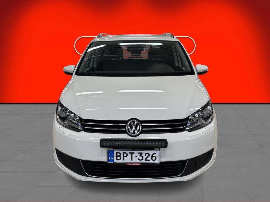 VOLKSWAGEN Touran 2013