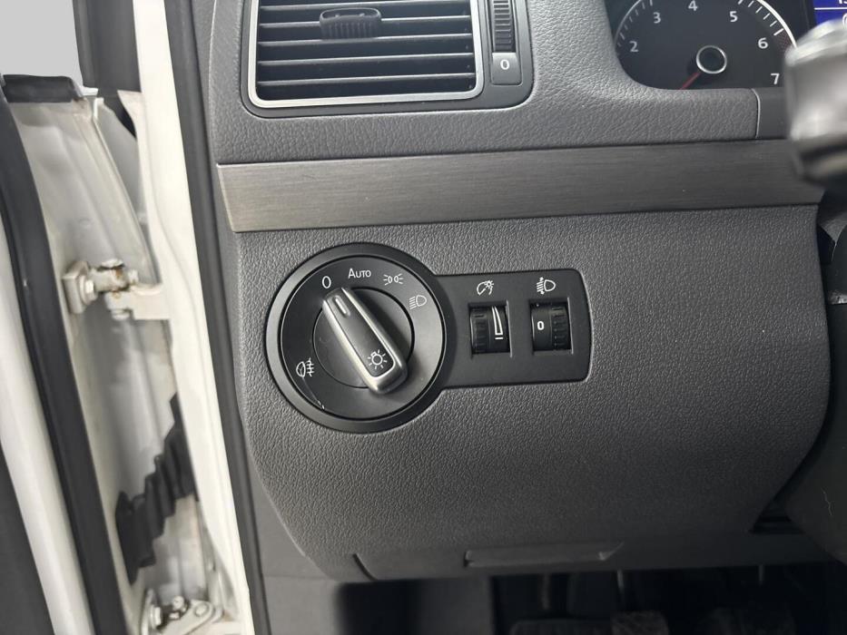 VOLKSWAGEN Touran 2013