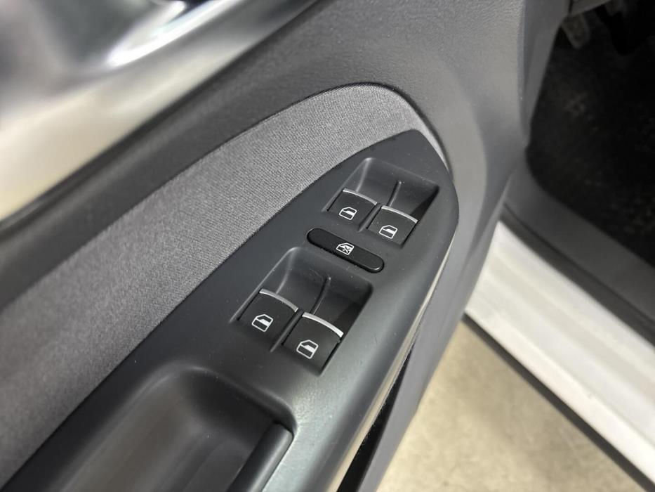 VOLKSWAGEN Touran 2013
