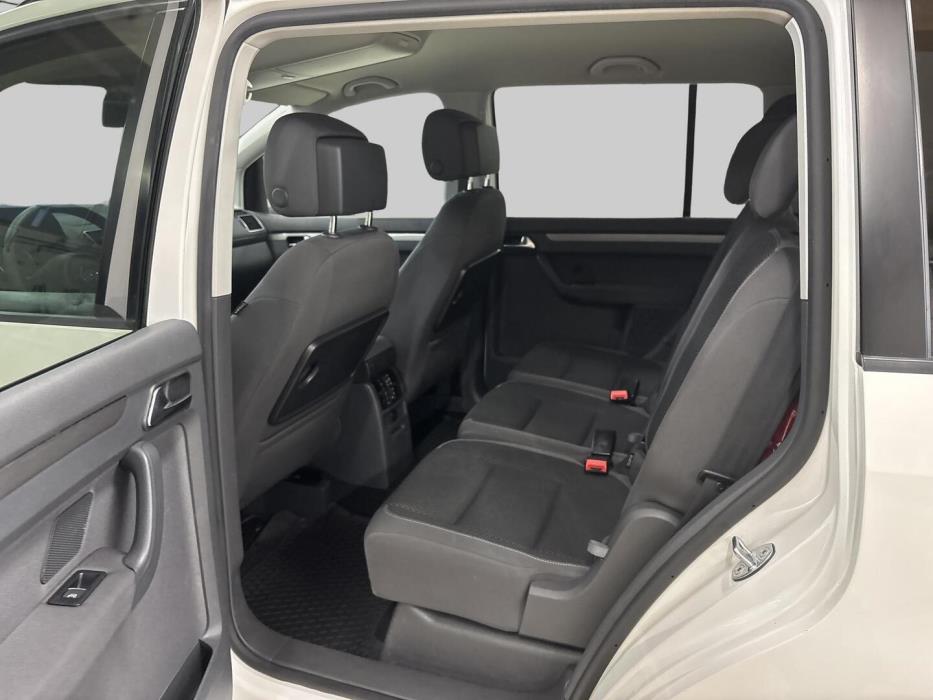VOLKSWAGEN Touran 2013