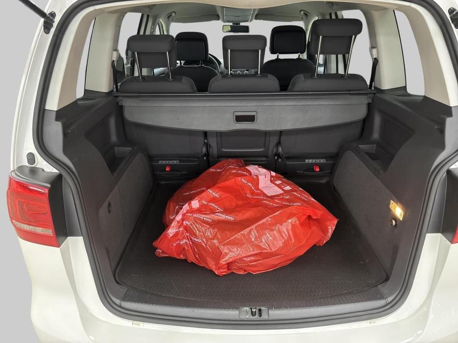 VOLKSWAGEN Touran 2013