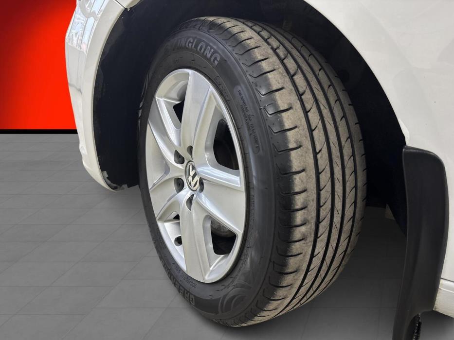 VOLKSWAGEN Touran 2013
