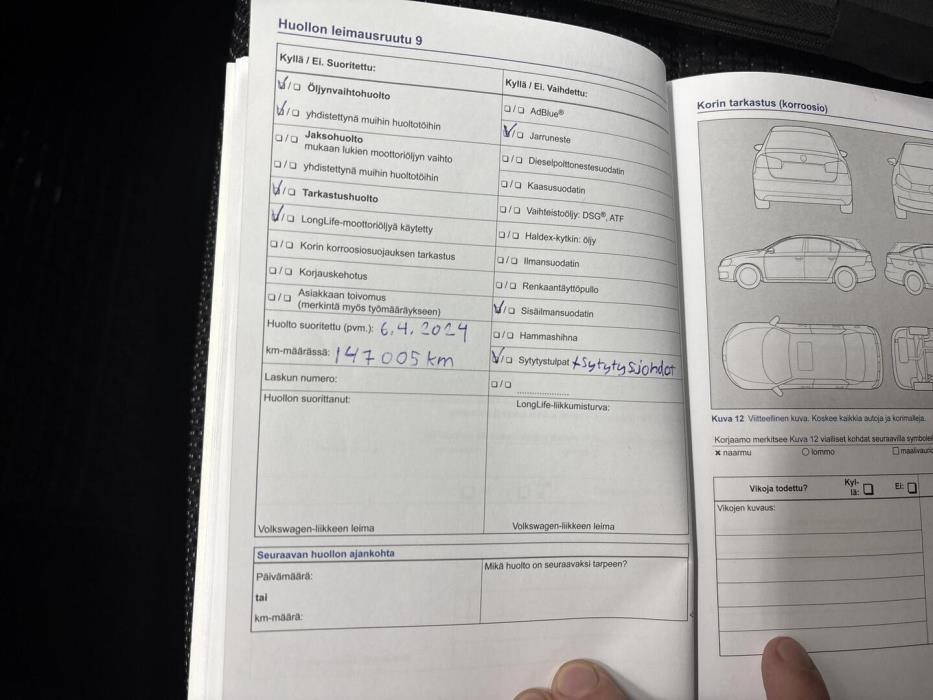 VOLKSWAGEN Touran 2013