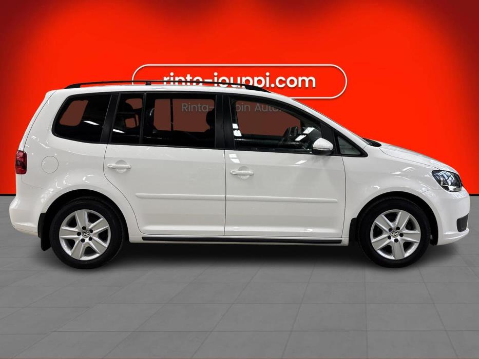 VOLKSWAGEN Touran 2013