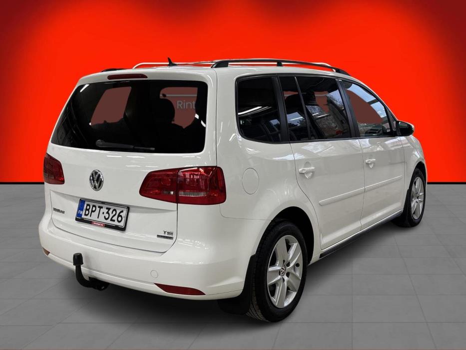 VOLKSWAGEN Touran 2013