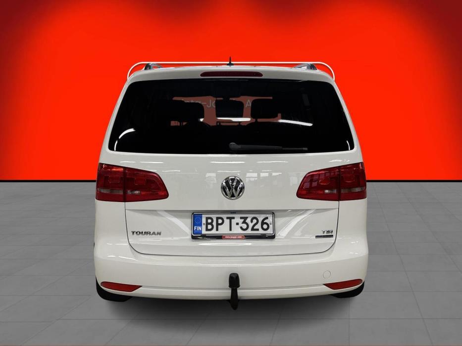 VOLKSWAGEN Touran 2013