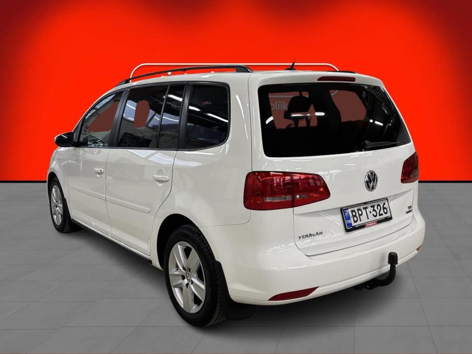 VOLKSWAGEN Touran 2013