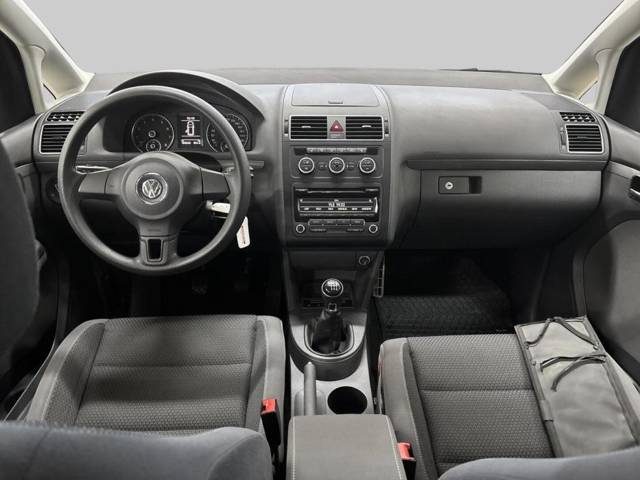 VOLKSWAGEN Touran 2013