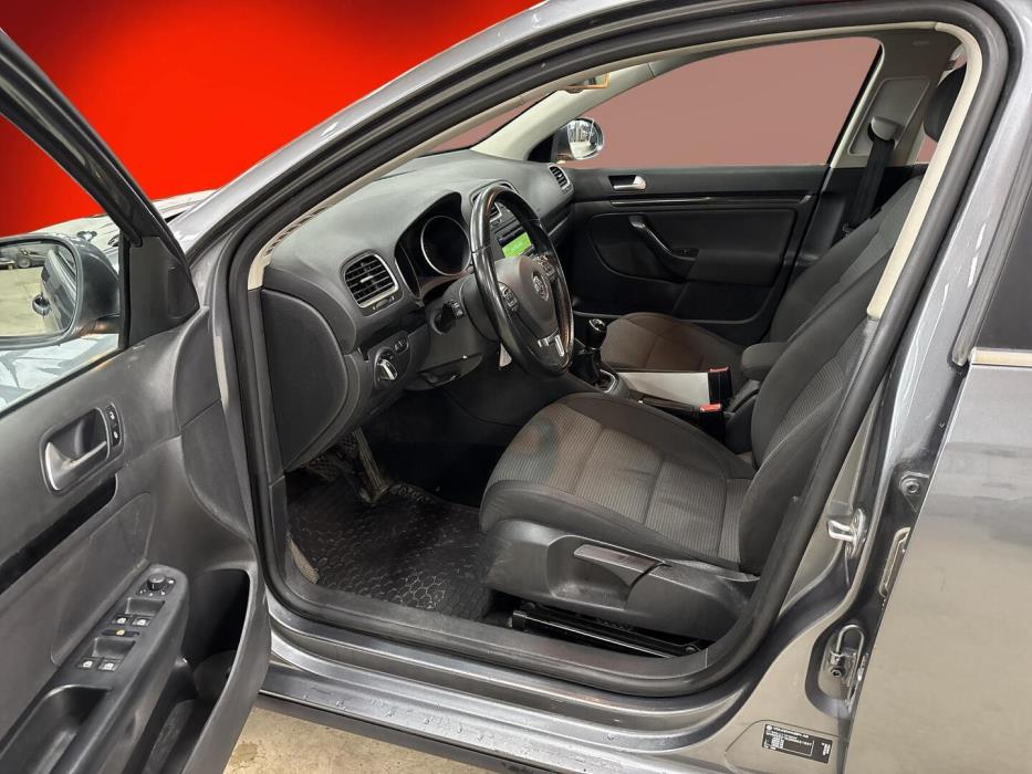 VOLKSWAGEN Golf 2012