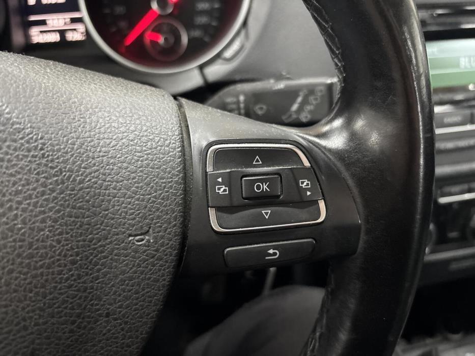 VOLKSWAGEN Golf 2012