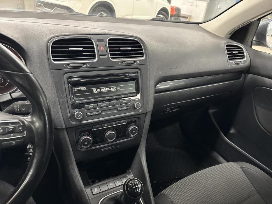VOLKSWAGEN Golf 2012