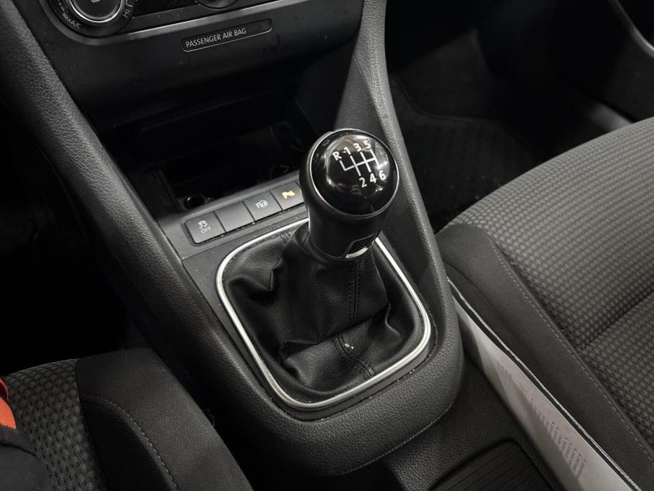 VOLKSWAGEN Golf 2012