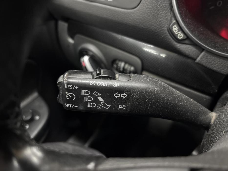 VOLKSWAGEN Golf 2012