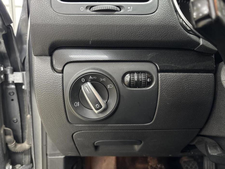 VOLKSWAGEN Golf 2012