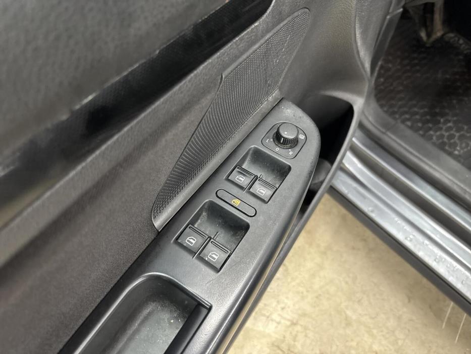 VOLKSWAGEN Golf 2012