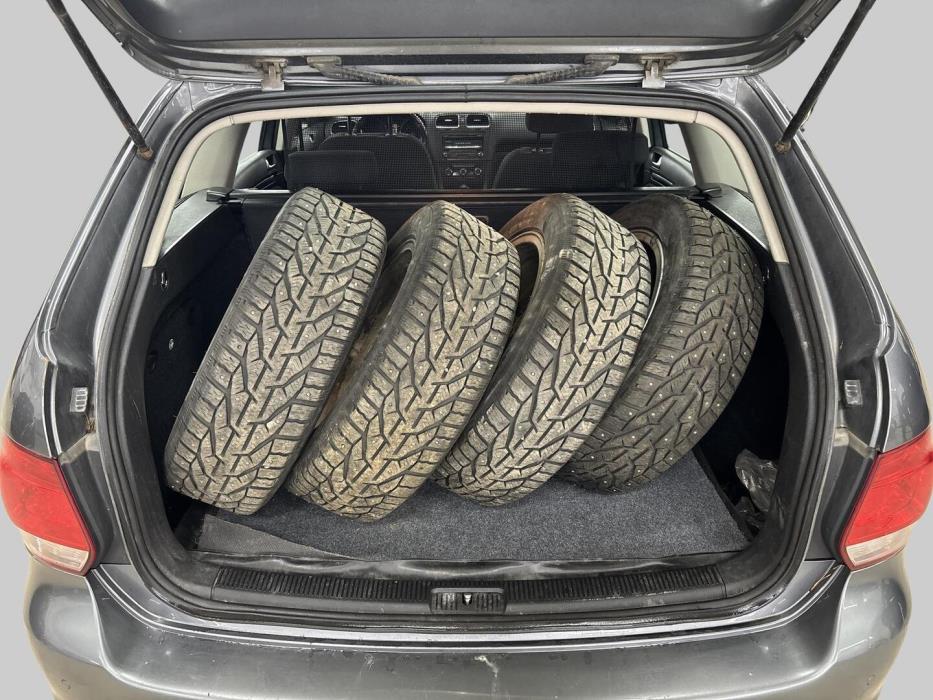VOLKSWAGEN Golf 2012