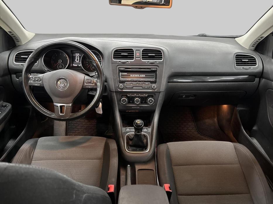 VOLKSWAGEN Golf 2012