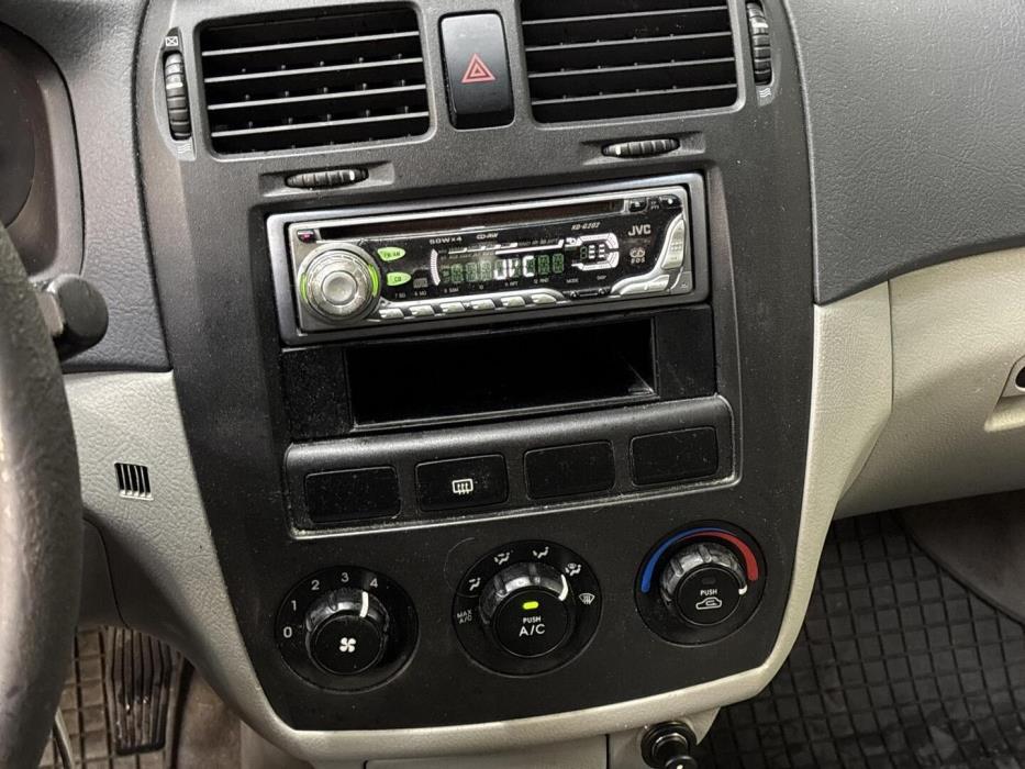KIA Cerato 2004