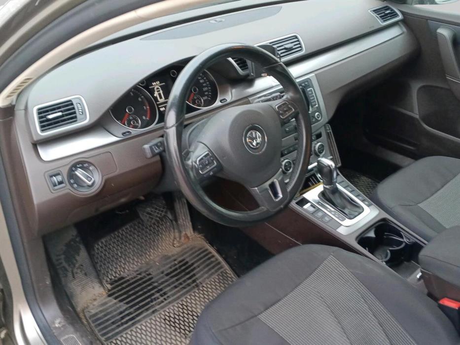 VOLKSWAGEN PASSAT 2012