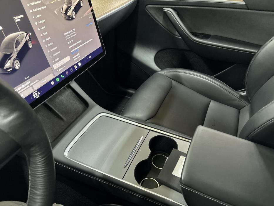 TESLA MODEL Y 2023