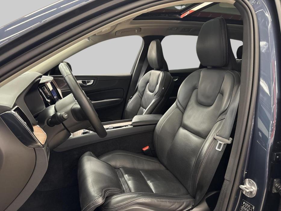 VOLVO XC60 2024
