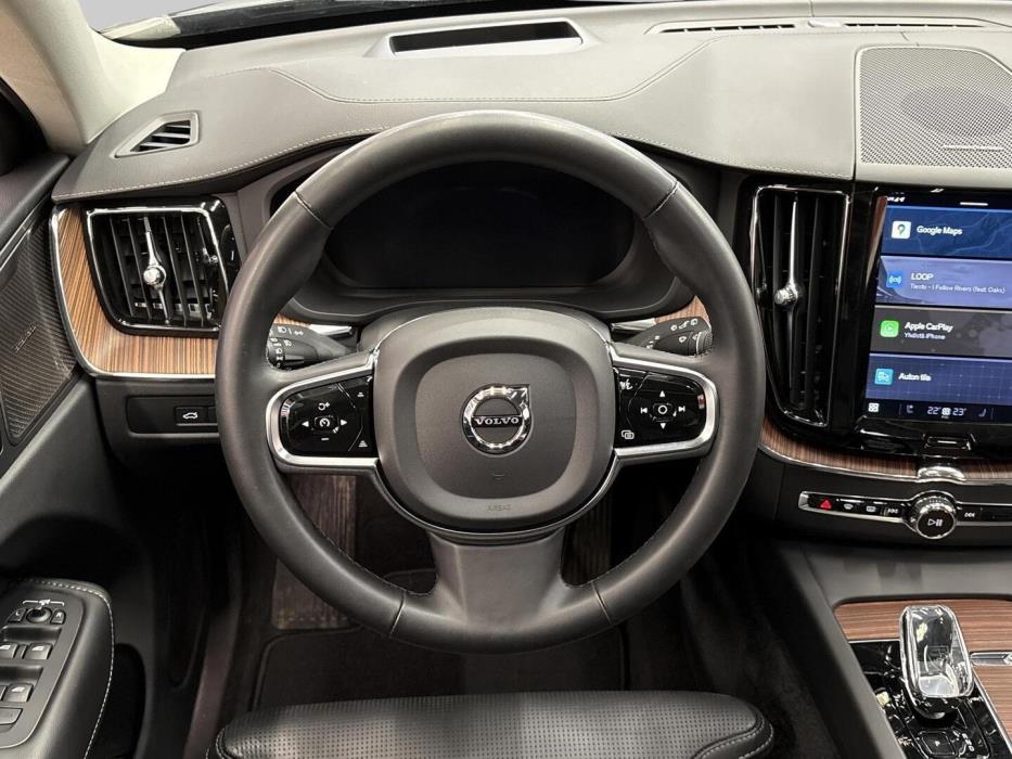VOLVO XC60 2024