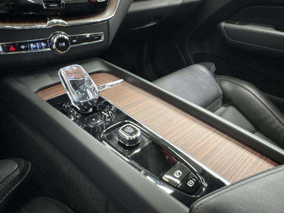 VOLVO XC60 2024