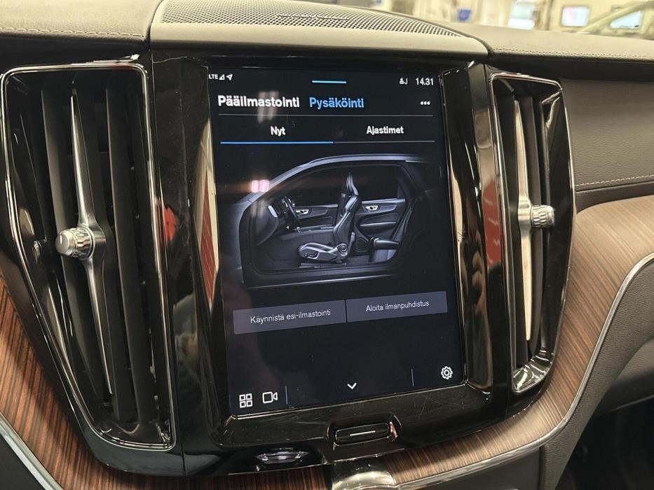 VOLVO XC60 2024