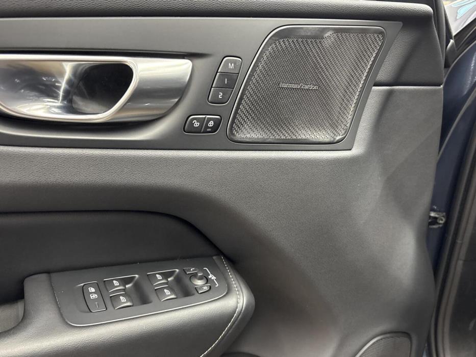 VOLVO XC60 2024