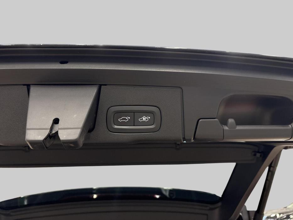 VOLVO XC60 2024