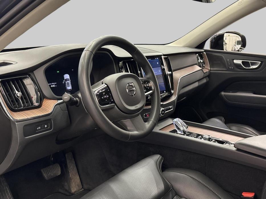 VOLVO XC60 2024