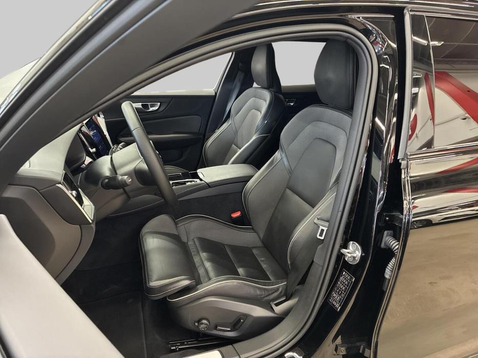 VOLVO V60 2023