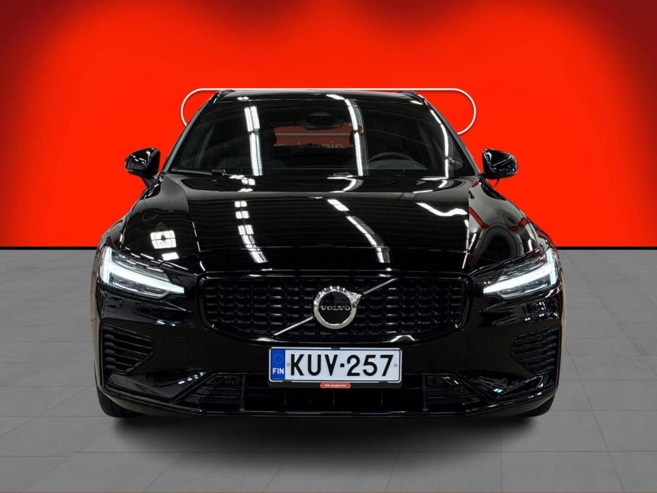 VOLVO V60 2023
