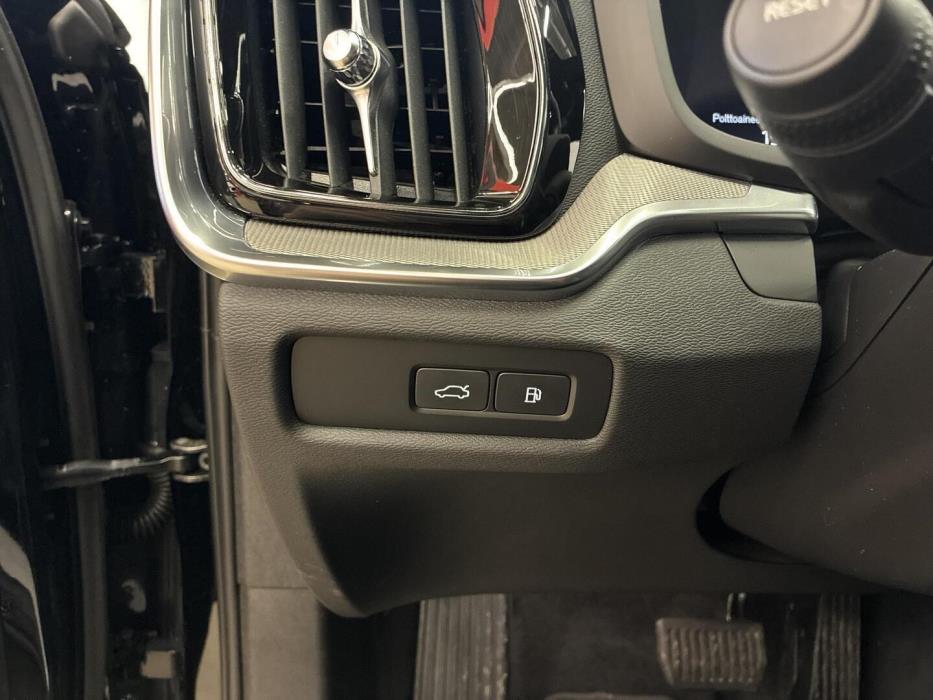 VOLVO V60 2023