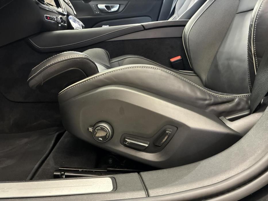 VOLVO V60 2023