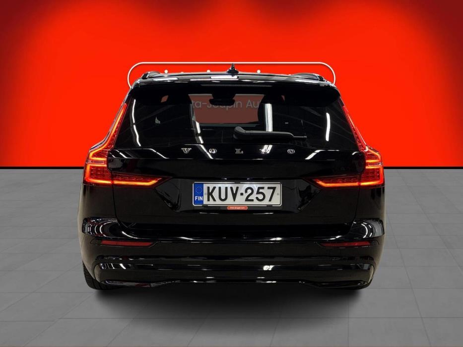 VOLVO V60 2023