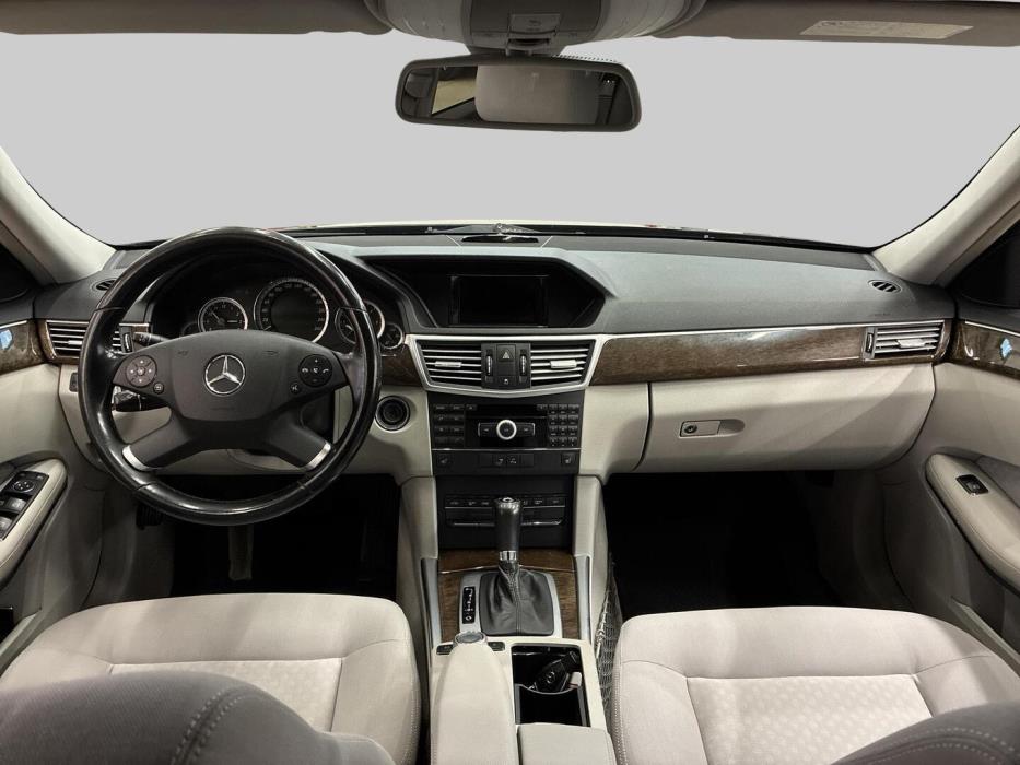 MERCEDES-BENZ E 2010