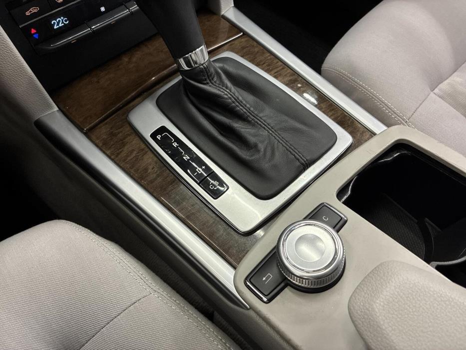 MERCEDES-BENZ E 2010