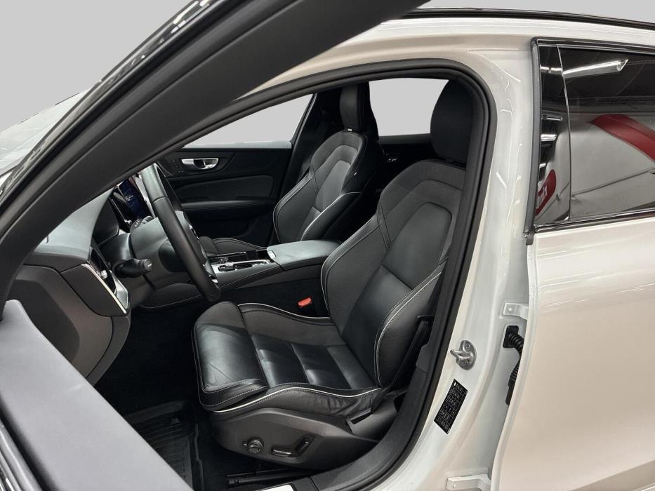 VOLVO V60 2023
